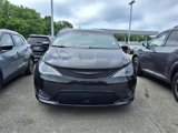 Used 2019 Chrysler Pacifica Touring-L image 5