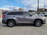 Used 2017 Toyota Highlander XLE image 2