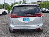 Used 2023 Chrysler Pacifica Touring-L image 5