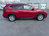 Used 2017 Nissan Rogue SV image 2