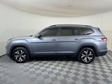 Used 2025 Volkswagen Atlas SE image 2