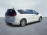 New 2025 Chrysler Pacifica Select image 4