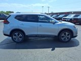 Used 2018 Nissan Rogue SL image 2