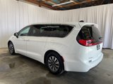 Used 2023 Chrysler Pacifica Touring-L image 4