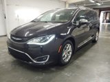 Used 2017 Chrysler Pacifica Limited image 2