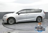 Used 2023 Chrysler Pacifica Touring-L image 2