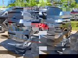 Used 2018 Volkswagen Tiguan SE image 3