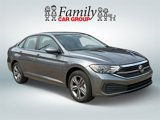 Used 2024 Volkswagen Jetta SE w/ Panoramic Sunroof Package image 2