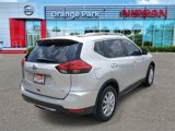 Used 2017 Nissan Rogue SV image 2