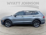 Used 2022 Volkswagen Tiguan SE image 2