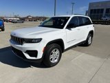 Used 2023 Jeep Grand Cherokee Laredo image 3