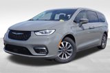 Used 2022 Chrysler Pacifica Touring-L w/ Uconnect Theater Family Group image 2