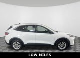 Used 2022 Ford Escape SE image 2