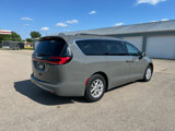 Used 2022 Chrysler Pacifica Touring-L image 6