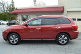 Used 2017 Nissan Pathfinder SV image 2