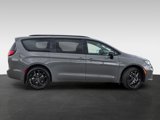 New 2025 Chrysler Pacifica Limited image 4