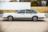 Used 1985 Lincoln Town Car image 4