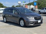 Used 2022 Chrysler Pacifica Touring-L image 5