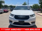 Used 2024 Chrysler Pacifica Touring-L image 2