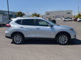 Used 2018 Nissan Rogue SV image 2
