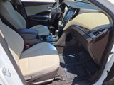 Used 2017 Hyundai Santa Fe Sport image 4
