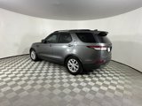 Used 2017 Land Rover Discovery SE image 3