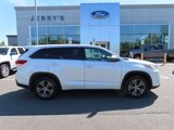 Used 2018 Toyota Highlander LE image 4