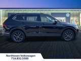 Certified 2022 Volkswagen Tiguan SE w/ Panoramic Sunroof Package image 2