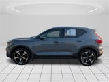 Used 2021 Volvo XC40 T5 Momentum w/ Premium Package image 2