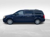 Used 2013 Chrysler Town & Country Touring image 4