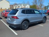 Used 2021 Volkswagen Tiguan SE image 3