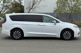 Used 2022 Chrysler Pacifica Limited image 3
