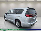 Used 2024 Chrysler Pacifica Touring-L image 5