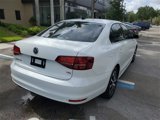 Used 2017 Volkswagen Jetta SE image 4
