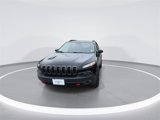 Used 2017 Jeep Cherokee Trailhawk image 3