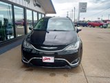 Used 2017 Chrysler Pacifica Limited image 2