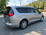 Used 2017 Chrysler Pacifica Touring image 3