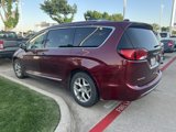Used 2018 Chrysler Pacifica Limited image 3