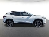 New 2025 Chevrolet Trax RS image 2