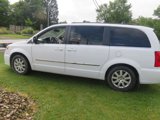 Used 2014 Chrysler Town & Country Touring image 4