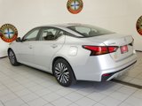 Used 2024 Nissan Altima 2.5 SV image 2
