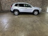 Used 2019 Jeep Cherokee Latitude w/ Popular Appearance Group image 4