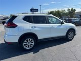 Used 2018 Nissan Rogue SV image 3