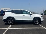 Used 2024 GMC Terrain SLT image 2