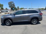Used 2019 Toyota Highlander XLE image 2