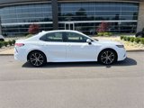 Used 2020 Toyota Camry SE image 2