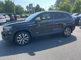 Certified 2022 Volkswagen Taos SE w/ Panoramic Sunroof Package image 4