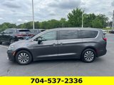 Used 2023 Chrysler Pacifica Touring-L image 4