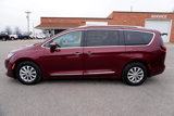 Used 2018 Chrysler Pacifica Touring-L image 2