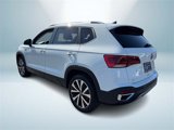 Certified 2022 Volkswagen Taos SE image 4